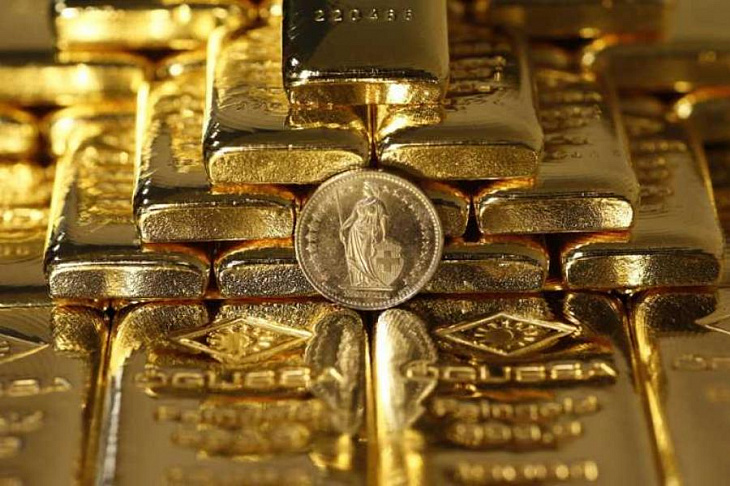 Минфин предложил разрешить гражданам покупать золото за наличную валюту