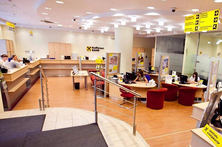 Райффайзенбанк возобновляет продажу наличной валюты