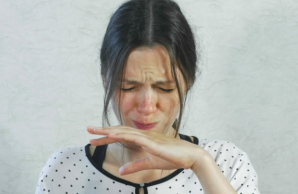 Металлический привкус во рту: насколько опасен симптом