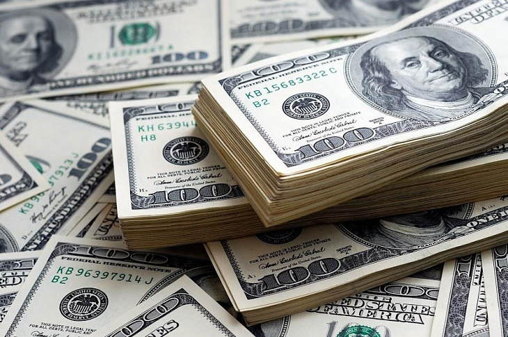 В банках изменился курс покупки и продажи долларов