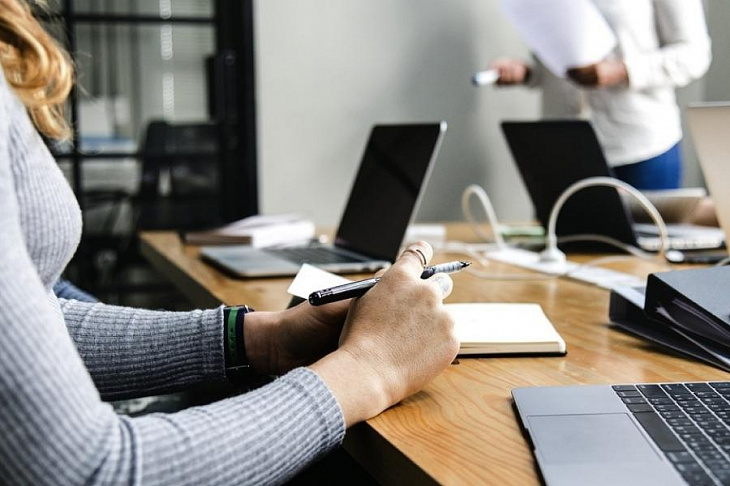 Госдума утвердила во втором чтении повышение штрафов за угрозы при взыскании долгов