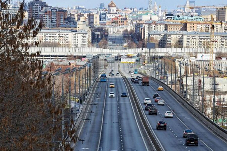 Больше всего машин без пропусков приезжает в Москву из пяти регионов