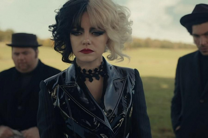 «Стильно и хаотично»: критики не остались в большом восторге от «Круэллы»