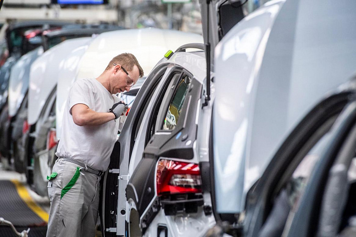 Чехия выступила против планов ЕС отказаться от бензиновых машин к 2035 