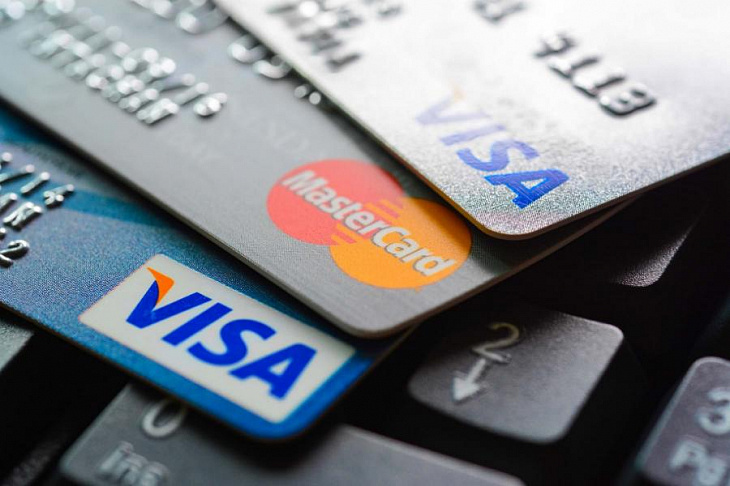 Visa в 2022 году увеличит комиссии за оплату картами в магазинах