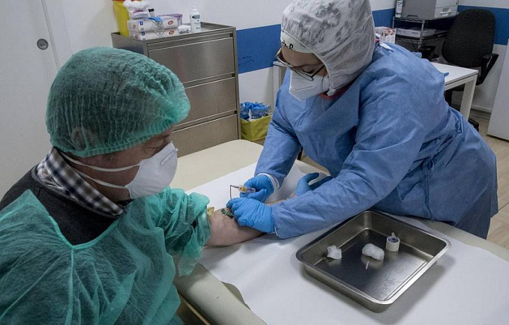 В Канаде начали эксперимент по лечению коронавирусной инфекции плазмой крови переболевших