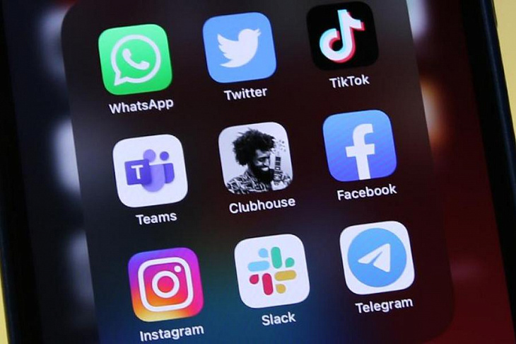 Почти 50% россиян сочли блокировку в Facebook и Twitter цензурой