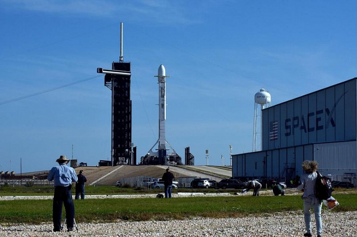 SpaceX перенесла на неопределенный срок запуск спутников Starlink