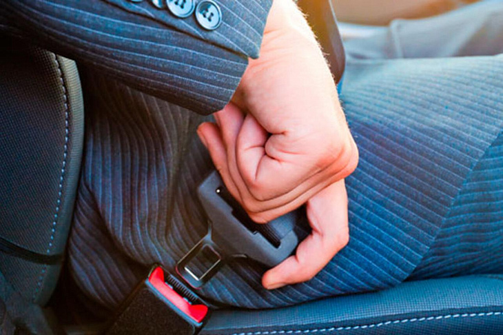 Водителям рассказали, как именно помогает ремень безопасности