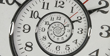 Неврологи объяснили, почему в старости время течет особым образом