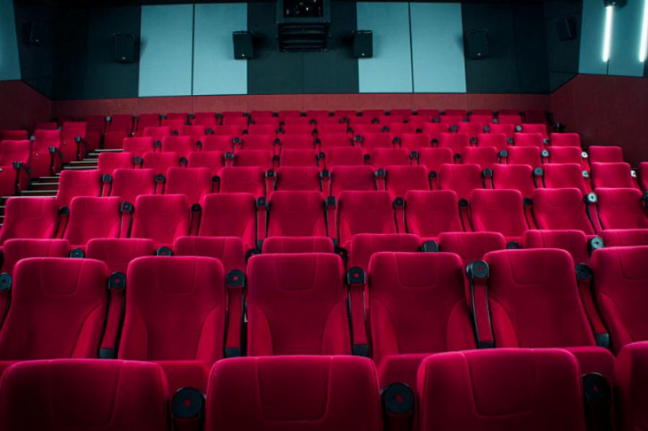 С 12 февраля в Санкт-Петербурге увеличат лимит заполняемости кинозалов