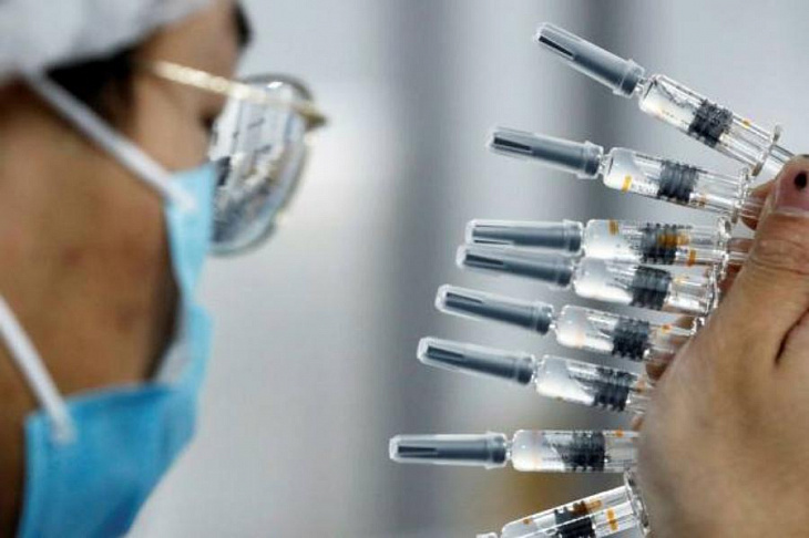 Опрос показал отношение россиян к вакцинации против коронавируса