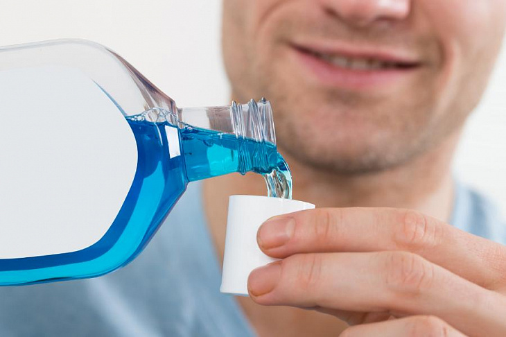 Жидкость для полоскания рта оказалась эффективной против COVID-19