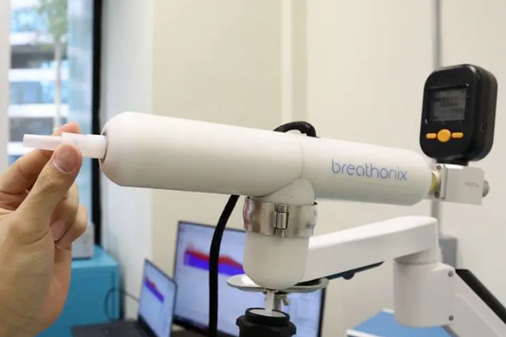 Уникальный тест находит людей с COVID-19 примерно за минуту