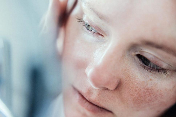 Признаки серьезных заболеваний, которые можно увидеть на лице