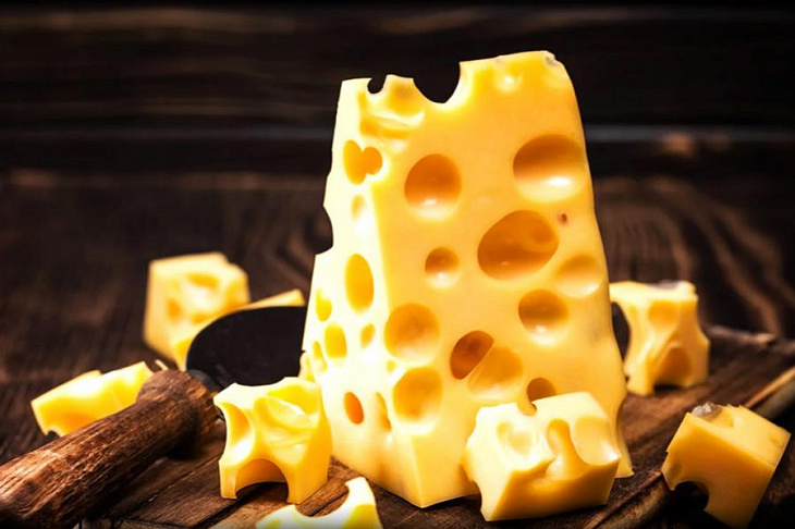 Откуда берутся дырки в сыре?