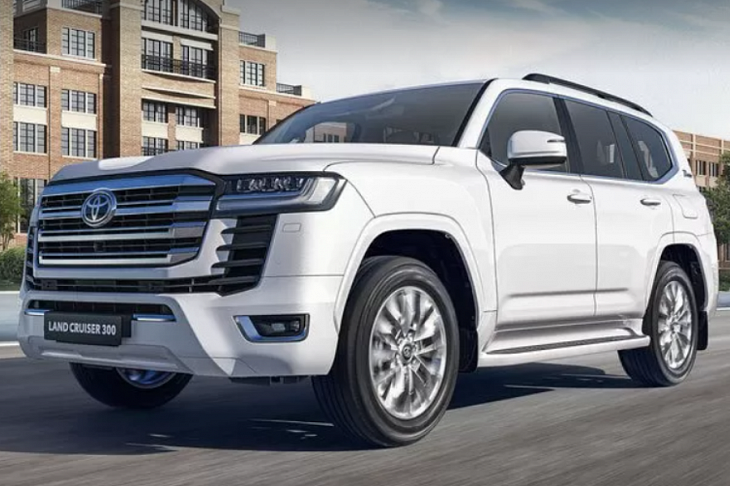 Новый Toyota Land Cruiser 300 в России: теперь и с дизелем