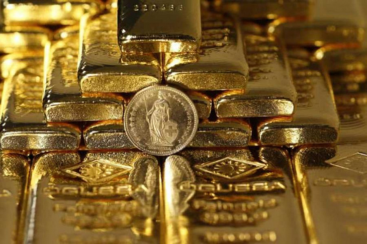 Опрос: почти 40% россиян начнут копить на черный день после карантина