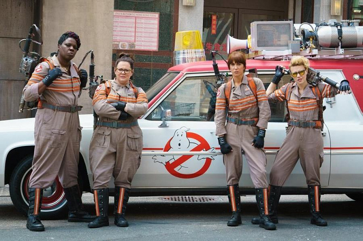 Режиссер «Охотников за привидениями» 2016 года обвинил в провале фильма выборы президента США