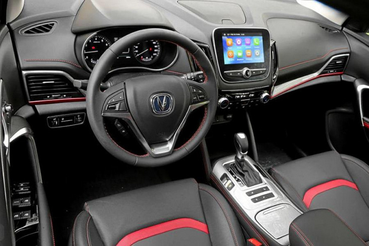 Новый китайский кроссовер: с оцинковкой и классическим автоматом