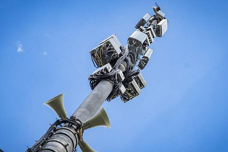 Лицензии развивающим сети 4G компаниям продлят в сентябре