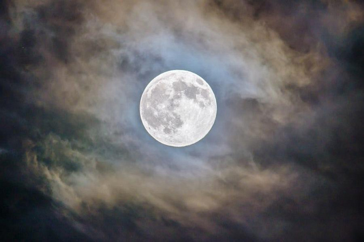 Растущая Луна не дает мужчинам спать