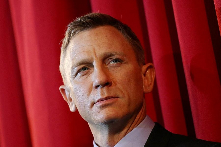 Акции киносетей упали после переноса премьеры нового фильма о Бонде