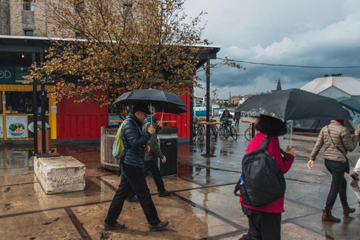 Названы самые чувствительные к погоде группы людей