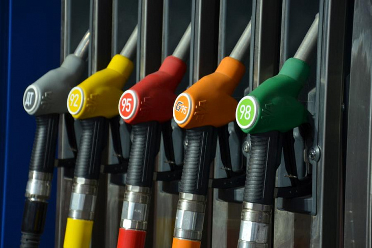 Новак выступил против снижения цен на бензин