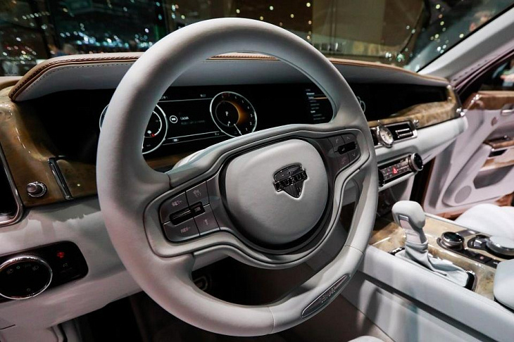 Дилер назвал цену топовой версии Aurus Senat. Машины уже можно заказать