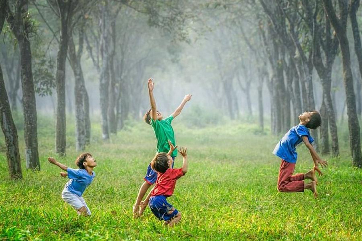 Названы симптомы, при которых ребенку может понадобиться психолог