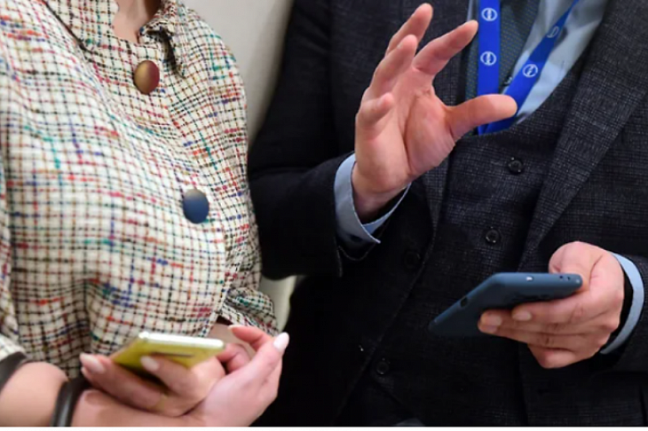 Без приложной скромности