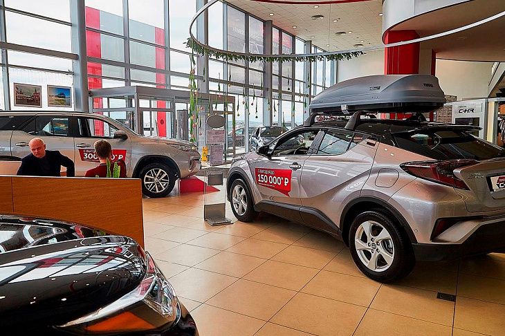 Россияне во втором квартале купили на 42,4% меньше автомобилей в кредит