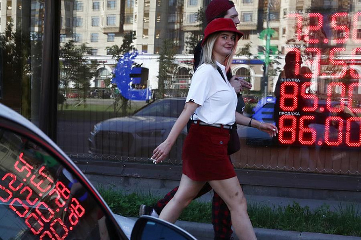 «Буря» на пару недель: как долго будет падать рубль 