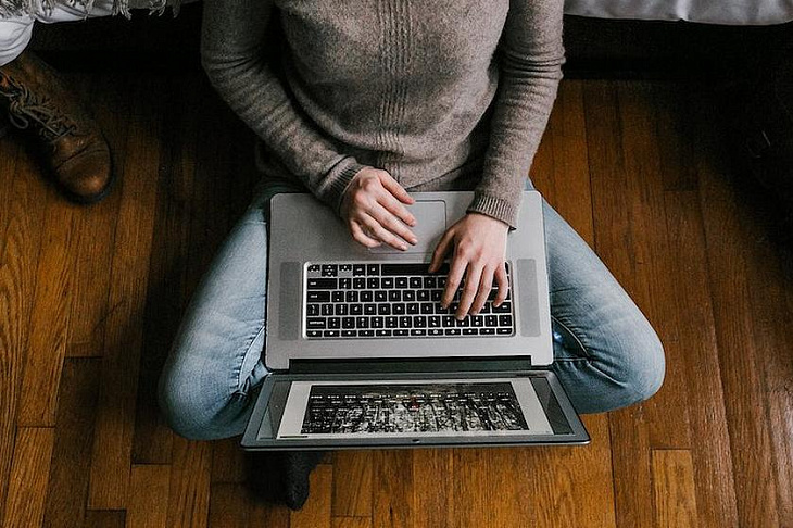 Психологи МЧС назвали бессистемный просмотр информации о коронавирусе признаком тревоги