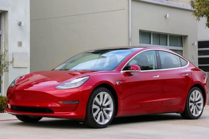 Tesla выпустила электромобиль с рекордным запасом хода