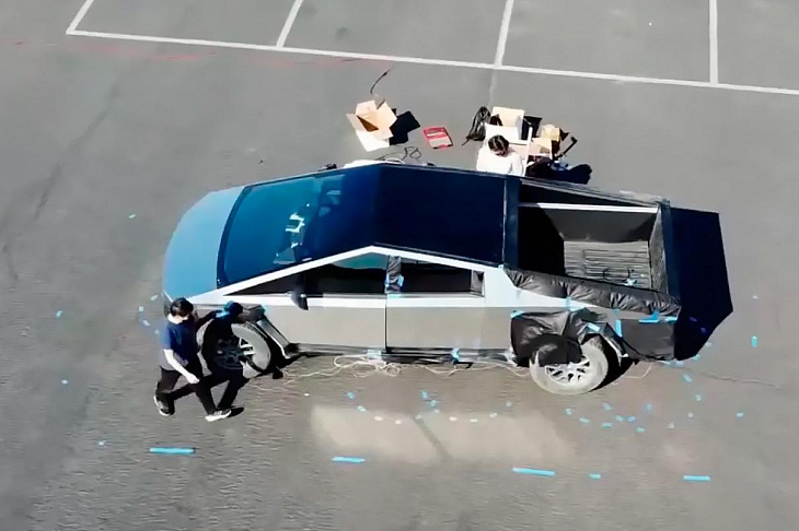 Новый прототип Tesla Cybertruck сняли на видео при помощи дрона