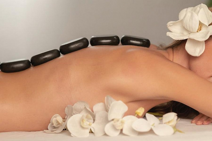 «Поясницу зажало». Врач-невролог — как справиться с сильными болями в спине без операции