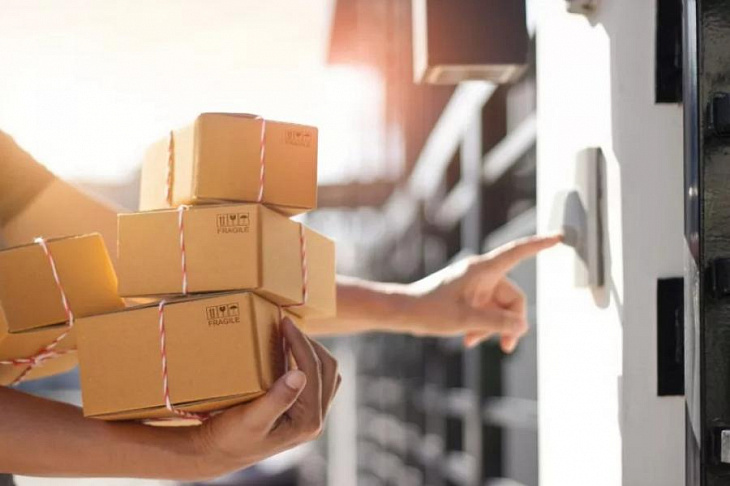 Пользователи «1С» смогут отправлять посылки «день в день» при помощи нового сервиса «1C:Курьер», интегрированного с «Яндекс Go»