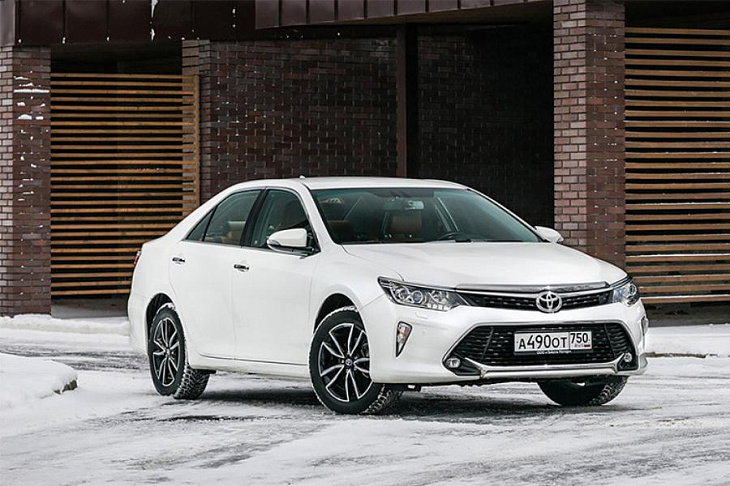 Автомобили с пробегом уже сильно подорожали. Таблица цен 