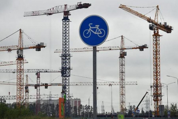 Земли у нас обильно.