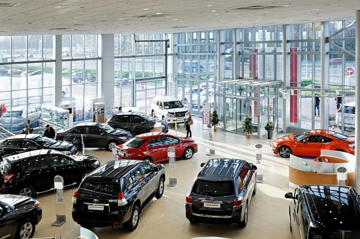 Министерство промышленности и торговли рассмотрит вопрос субсидирования зарплат сотрудникам автодилеров