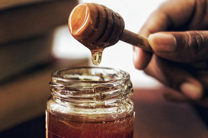 Диетолог развеяла мифы о молоке, глютене и мёде