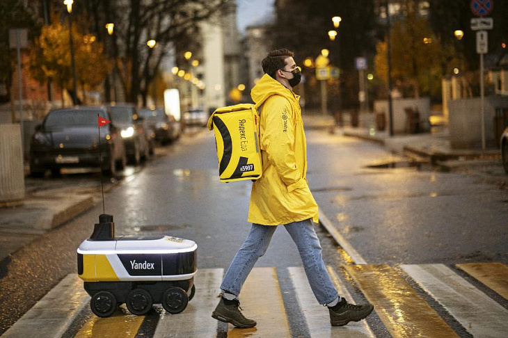 «Яндекс. Роверы» начали доставлять продукты из магазинов
