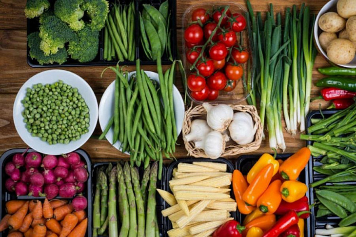 Премьер РФ оценил результат сдерживания цен на продукты