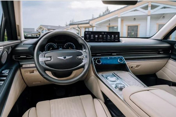 Rolls-Royce Ghost и Genesis GV80