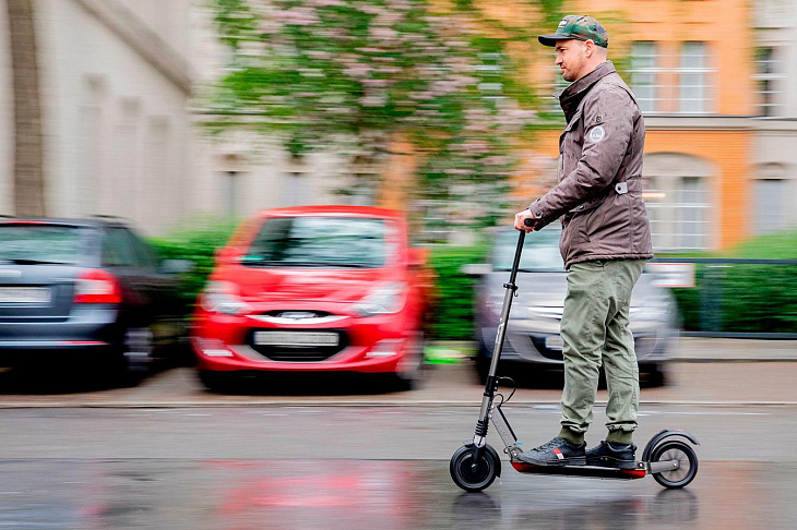 Почти 40% россиян считают, что для электросамокатов нужно разработать ПДД