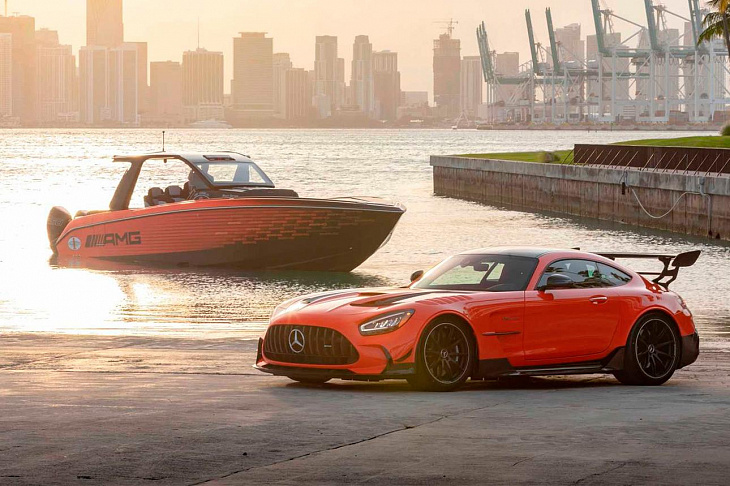 Посмотрите на 2250-сильный катер Mercedes в стиле GT Black Series 