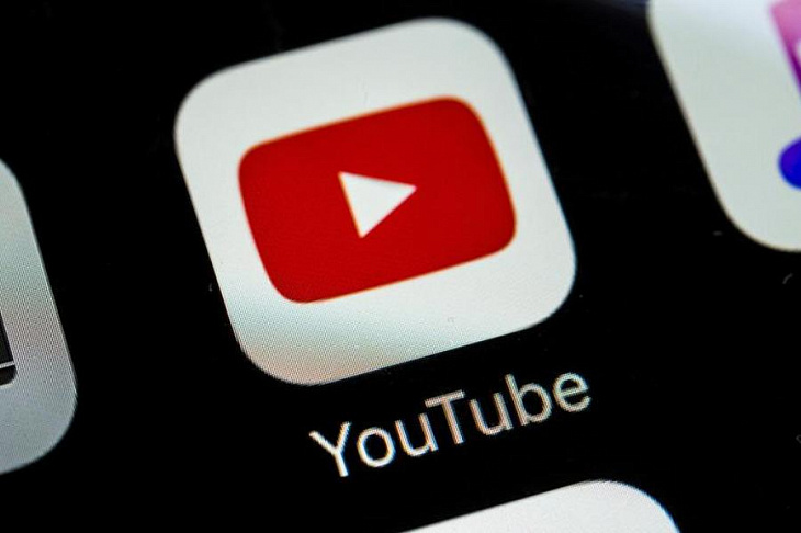 YouTube ограничит доступ к роликам о теории заговора