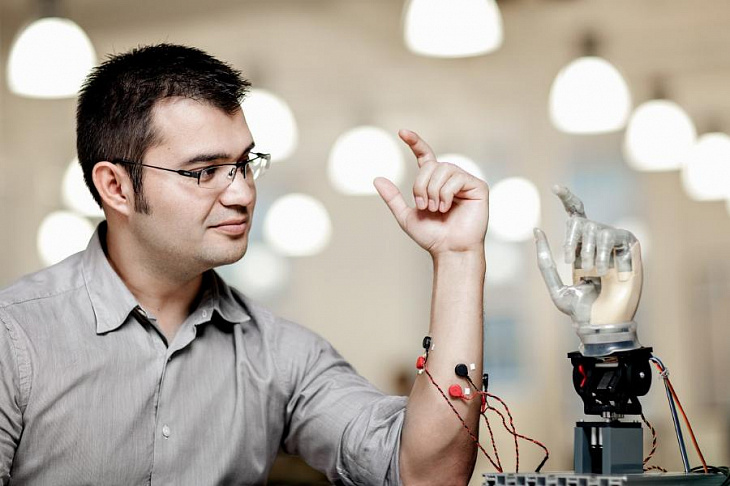 Роботы займутся изготовлением протезов нового поколения